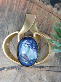 ABALONE PENDANT ROCK STONE LAPIDARY SPECIMEN