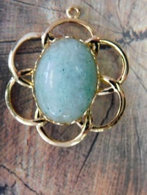 AVENTURINE FLOWER PENDANT ROCK STONE LAPIDARY SPECIMEN