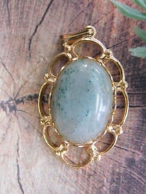 AVENTURINE PENDANT ROCK STONE LAPIDARY SPECIMEN