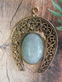 AVENTURINE HORSESHOE PENDANT ROCK STONE LAPIDARY SPECIMEN