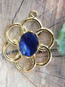 ABALONE FLOWER PENDANT ROCK STONE LAPIDARY SPECIMEN