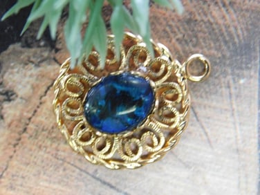 ABALONE PENDANT ROCK STONE LAPIDARY SPECIMEN