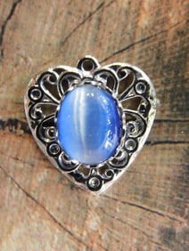 CATS EYE HEART PENDANT ROCK STONE LAPIDARY SPECIMEM