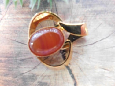 BANDED CARNELIAN PENDANT ROCK STONE LAPIDARY SPECIMEN