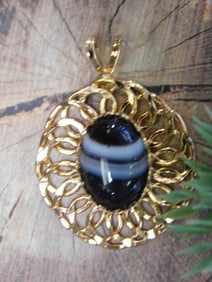 BANDED AGATE PENDANT ROCK STONE LAPIDARY SPECIMEN