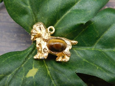 TIGERS EYE DOG PENDANT ROCK STONE LAPIDARY SPECIMEN