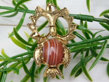 BANDED AGATE OWL PENDANT ROCK STONE LAPIDARY SPECIMEN