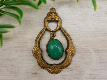 AVENTURINE PENDANT ROCK STONE LAPIDARY SPECIMEN