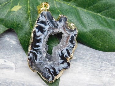 GEODE SLICE PENDANT ROCK STONE LAPIDARY SPECIMEN