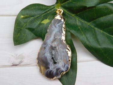GEODE SLICE PENDANT ROCK STONE LAPIDARY SPECIMEN