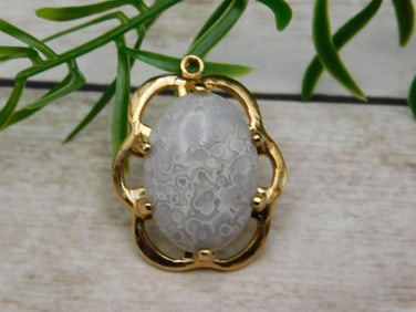 CRAZY LACE PENDANT ROCK STONE LAPIDARY SPECIMEN