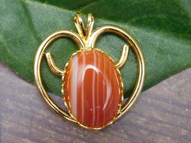 BANDED CARNELIAN HEART PENDANT ROCK STONE LAPIDARY SPECIMEN