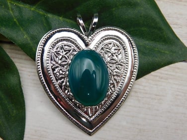 AVENTURINE HEART PENDANT ROCK STONE LAPIDARY SPECIMEN