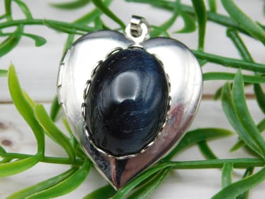 BLUE TIGERS EYE HEART LOCKET ROCK STONE LAPIDARY SPECIMEN