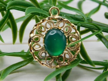 AVENTURINE PENDANT ROCK STONE LAPIDARY SPECIMEN