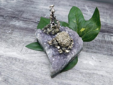 MINER ON AMETHYST ROCK STONE LAPIDARY SPECIMEN