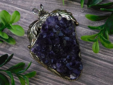 AMETHYST PENDANT WITH INTRICATE TOOLING VINTAGE ANTIQUE