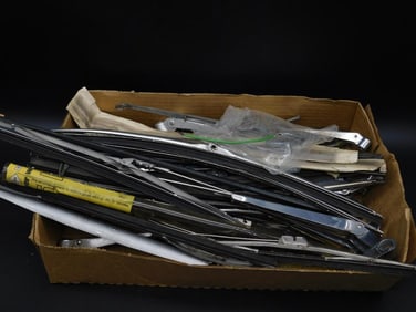 MIXED BULK LOT VINTAGE AUTOMOBILIA ANTIQUE