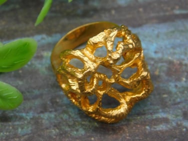GOLD TONE RING