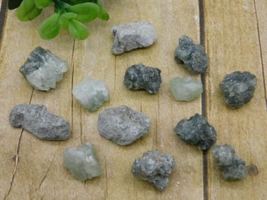 ROUGH EMERALD ROCK STONE LAPIDARY SPECIMEN