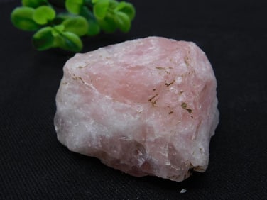 ROSE QUARTZ ROCK STONE LAPIDARY SPECIMEN
