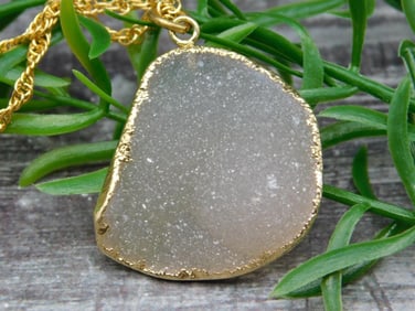 DRUZY QUARTZ PENDANT NECKLACE ROCK STONE LAPIDARY SPECIMEN