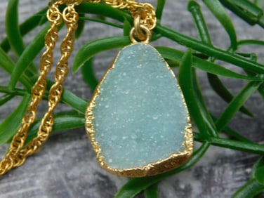 DRUZY QUARTZ PENDANT NECKLACE ROCK STONE LAPIDARY SPECIMEN