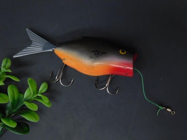 VINTAGE FISHING LURE ANTIQUE GAME AND FISH
