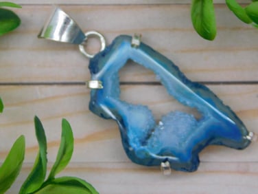 GEODE SLICE PENDANT ROCK STONE LAPIDARY SPECIMEN