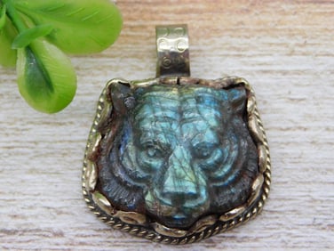 CARVED LABRADORITE PENDANT ROCK STONE LAPIDARY SPECIMEN