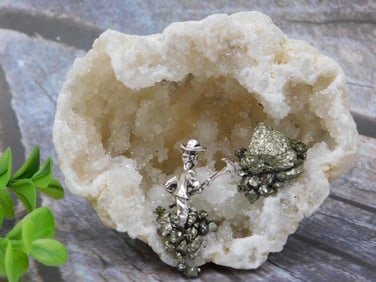 PYRITE MINER IN GEODE ROCK STONE LAPIDARY SPECIMEN