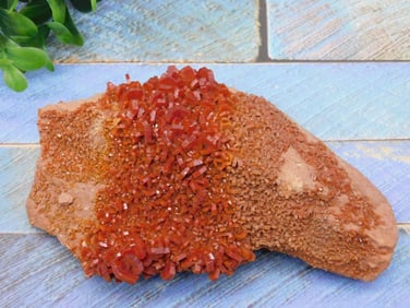 VANADINITE ROCK STONE LAPIDARY SPECIMEN