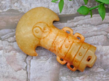 CARVED JADE ROCK STONE LAPIDARY SPECIMEN