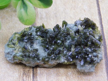 EPIDOTE ROCK STONE LAPIDARY SPECIMEN