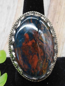 ADJUSTABLE STONE RING WITH INTRICATE TOOLING