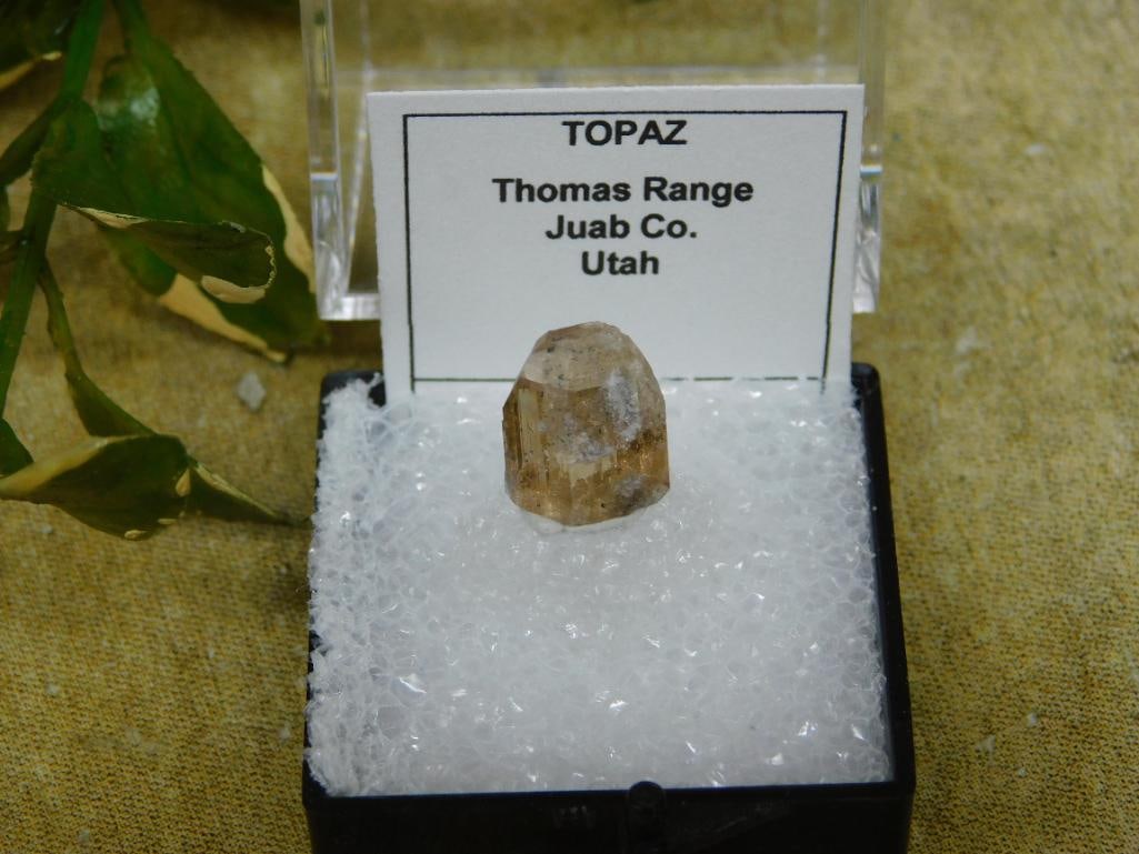 TOPAZ ROCK STONE LAPIDARY SPECIMEN: TOPAZ ROCK STONE LAPIDARY SPECIMEN