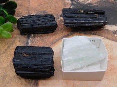 MIXED LOT ROCK STONE LAPIDARY SPECIMEN
