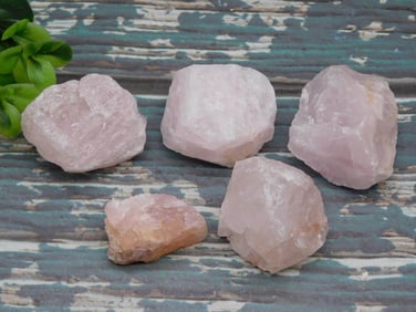 ROSE QUARTZ ROCK STONE LAPIDARY SPECIMEN