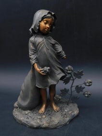 LITTLE GIRL STATUETTE VINTAGE ANTIQUE