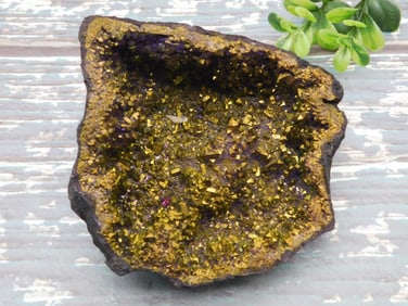 PURPLE AND GOLD GEODE ROCK STONE LAPIDARY SPECIMEN