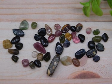 TOURMALINE ROCK STONE LAPIDARY SPECIMEN