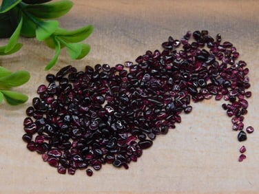 GARNET ROCK STONE LAPIDARY SPECIMEN