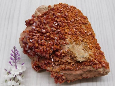 VANADINITE ROCK STONE LAPIDARY SPECIMEN