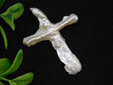Natural Cross-Shaped Pearl for Jewelry or Collection