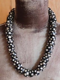 CHUNKY BEADED NECKLACE AFRICAN TRADE BEADS