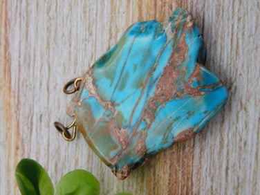 STONE PENDANT ROCK STONE LAPIDARY SPECIMEN