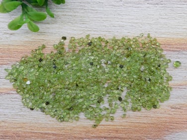 PERIDOT ROCK STONE LAPIDARY SPECIMEN