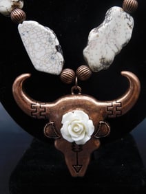 COW SKULL AND STONE NECKLACE ROCK STONE LAPIDARY SPECIMEN