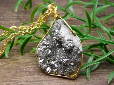 GEODE HALF PENDANT NECKLACE ROCK STONE LAPIDARY SPECIMEN