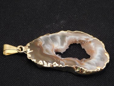 GEODE SLICE PENDENT ROCK STONE LAPIDARY SPECIMEN